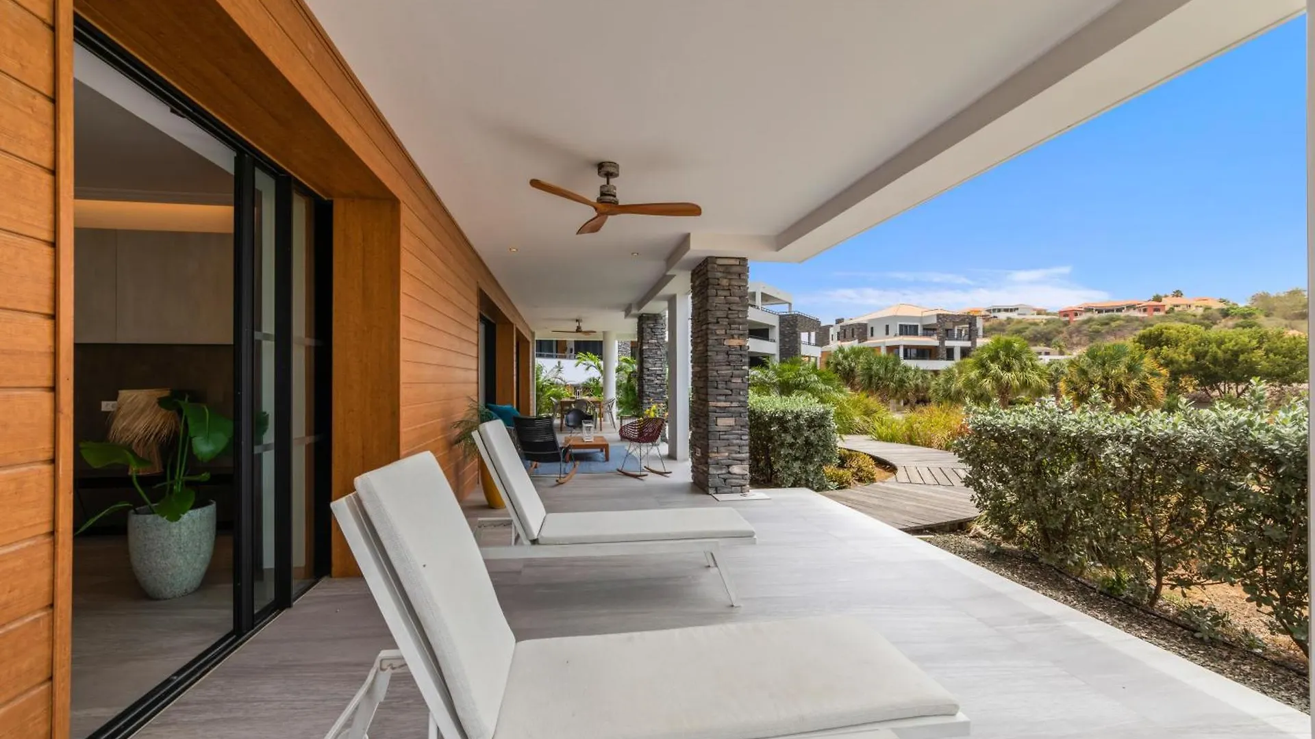 The Shore 2 Luxury Beach Front Condo Willemstad Appartement