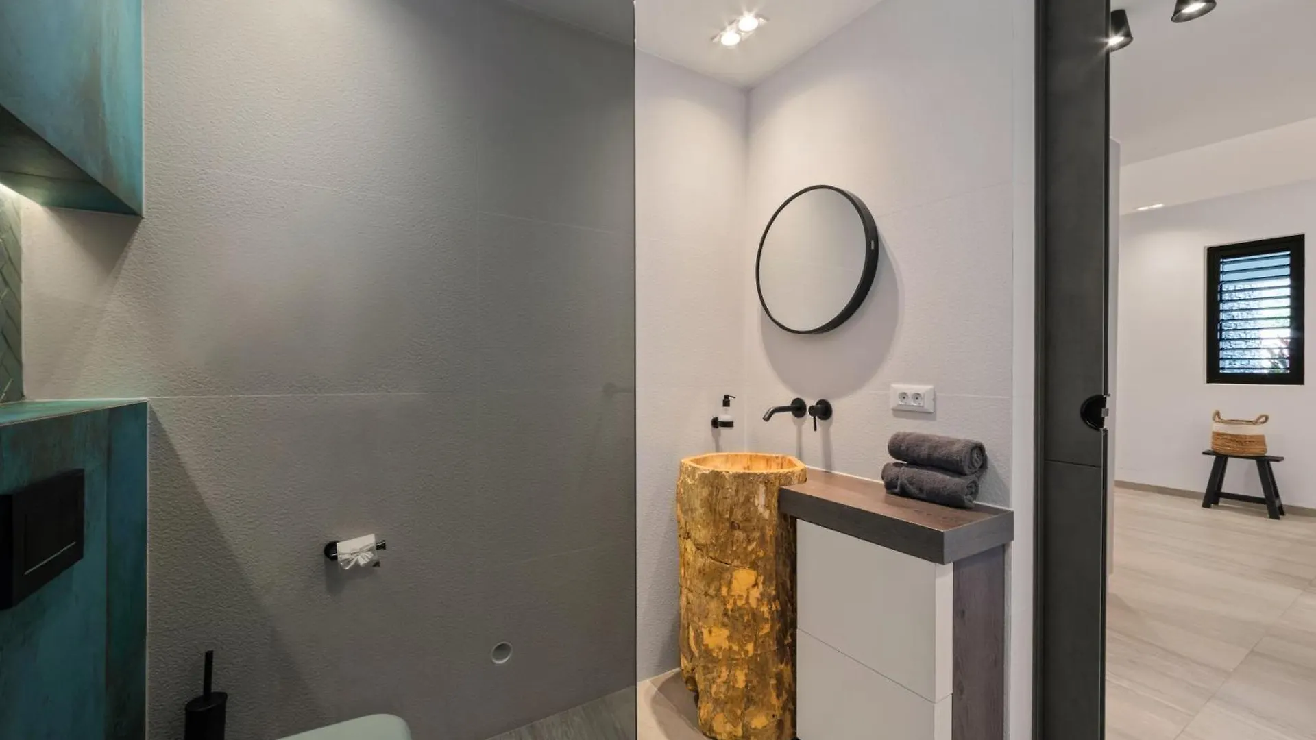 The Shore 2 Luxury Beach Front Condo Willemstad