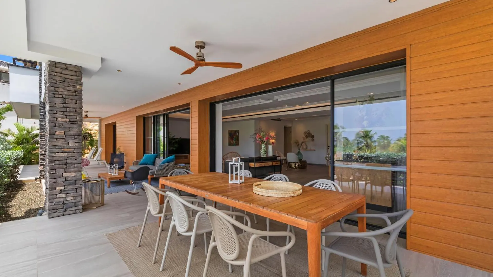 The Shore 2 Luxury Beach Front Condo Willemstad Appartement